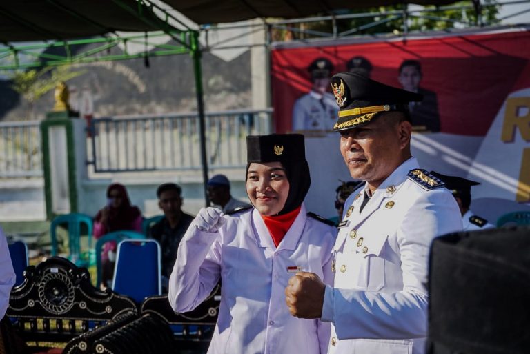 Pelaksanaan Upacara Peringatan HUT Proklamasi Republik Indonesia Ke-79 di Lapangan Kr. Genteng, Kelurahan Pagutan – Dirgahayu Indonesia Ke – 79