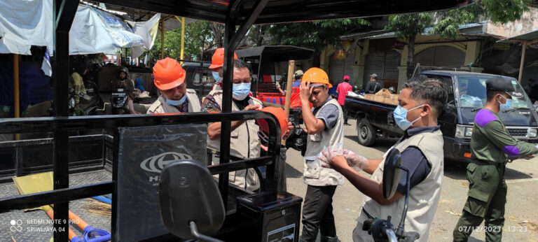 Tim Patroli Sampah GEMAR BERSAPA Kec. Mataram Ikut Serta dalam Kegiatan Penanggulangan Penyakit DBD di Pasar Pegesangan